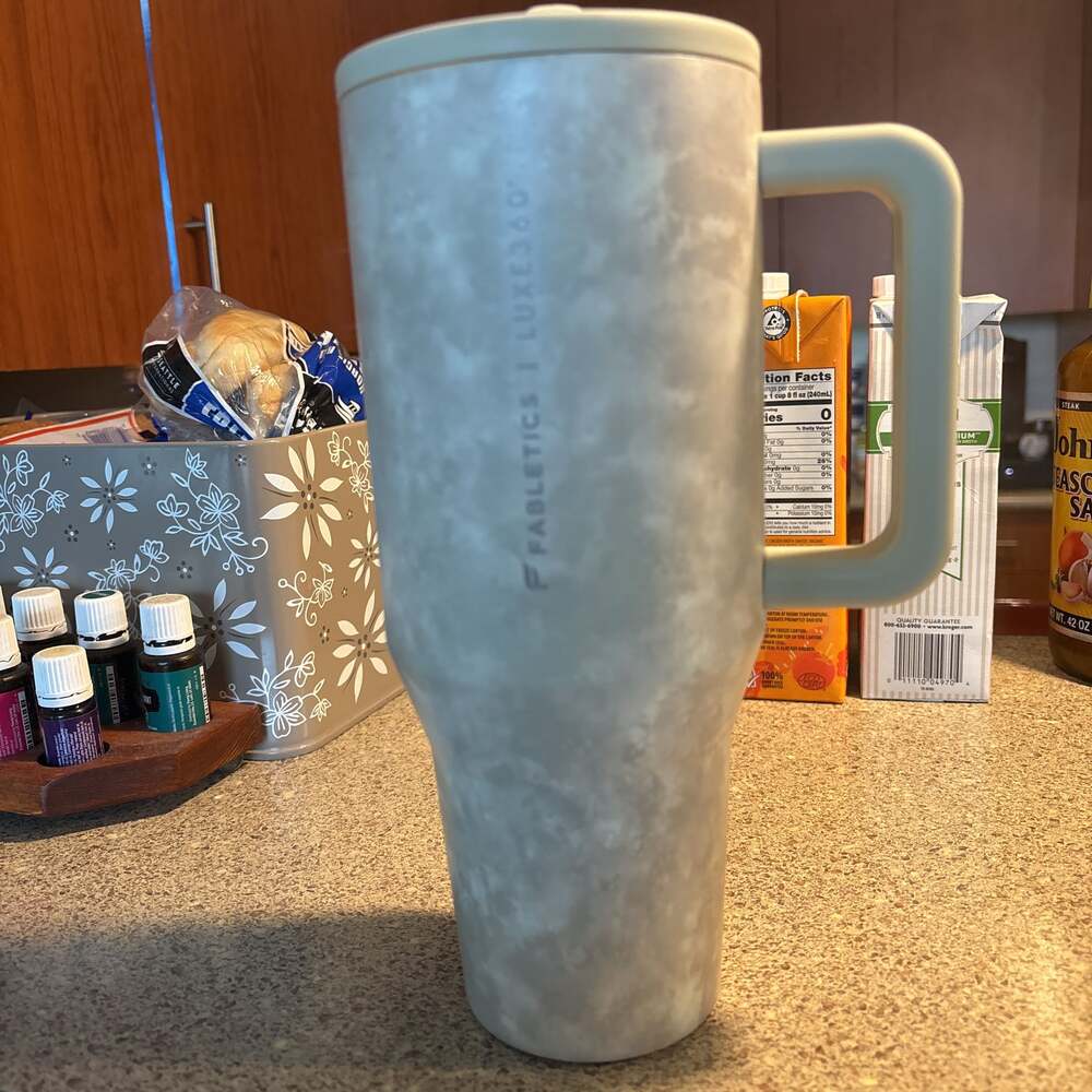 The HydroJug Traveler (40oz) - Fabletics